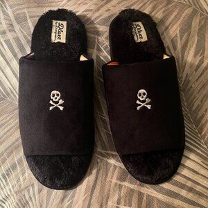 NEW Black Women's Dluxe Dearfoams Slippers with Skull & Bone Size L / 9-10